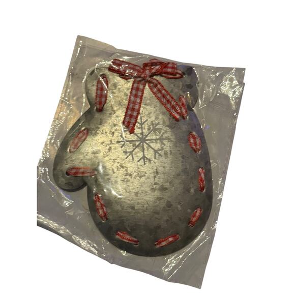 Michaels Winter Folklore Ornaments Set of 5 Metal Heart Mitten Stocking Xmas - Picture 7 of 8